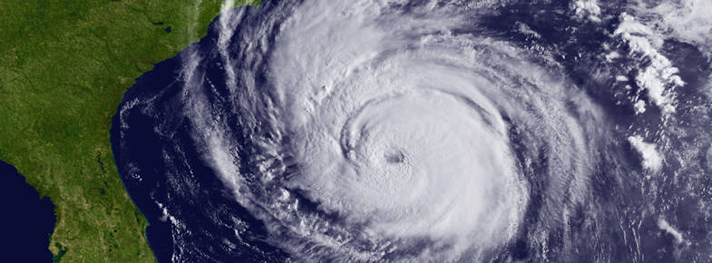 Hurricane Earl weakens slightly, still packing a punch