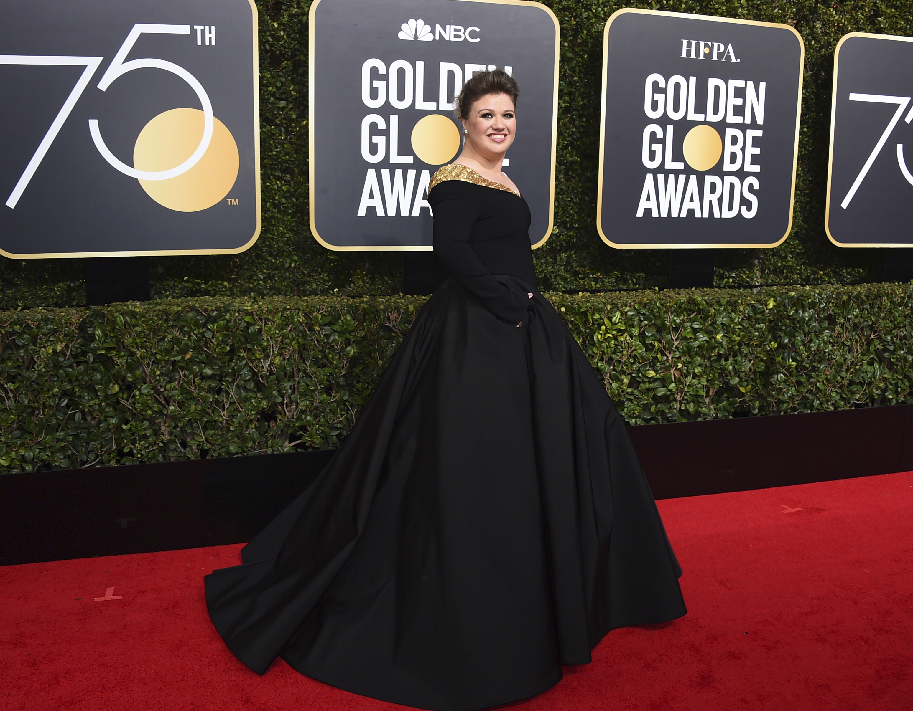 <div class="meta image-caption"><div class="origin-logo origin-image ap"><span>AP</span></div><span class="caption-text">Kelly Clarkson arrives at the 75th annual Golden Globe Awards at the Beverly Hilton Hotel on Sunday, Jan. 7, 2018, in Beverly Hills, Calif. (Jordan Strauss&#47;Invision&#47;AP)</span></div>