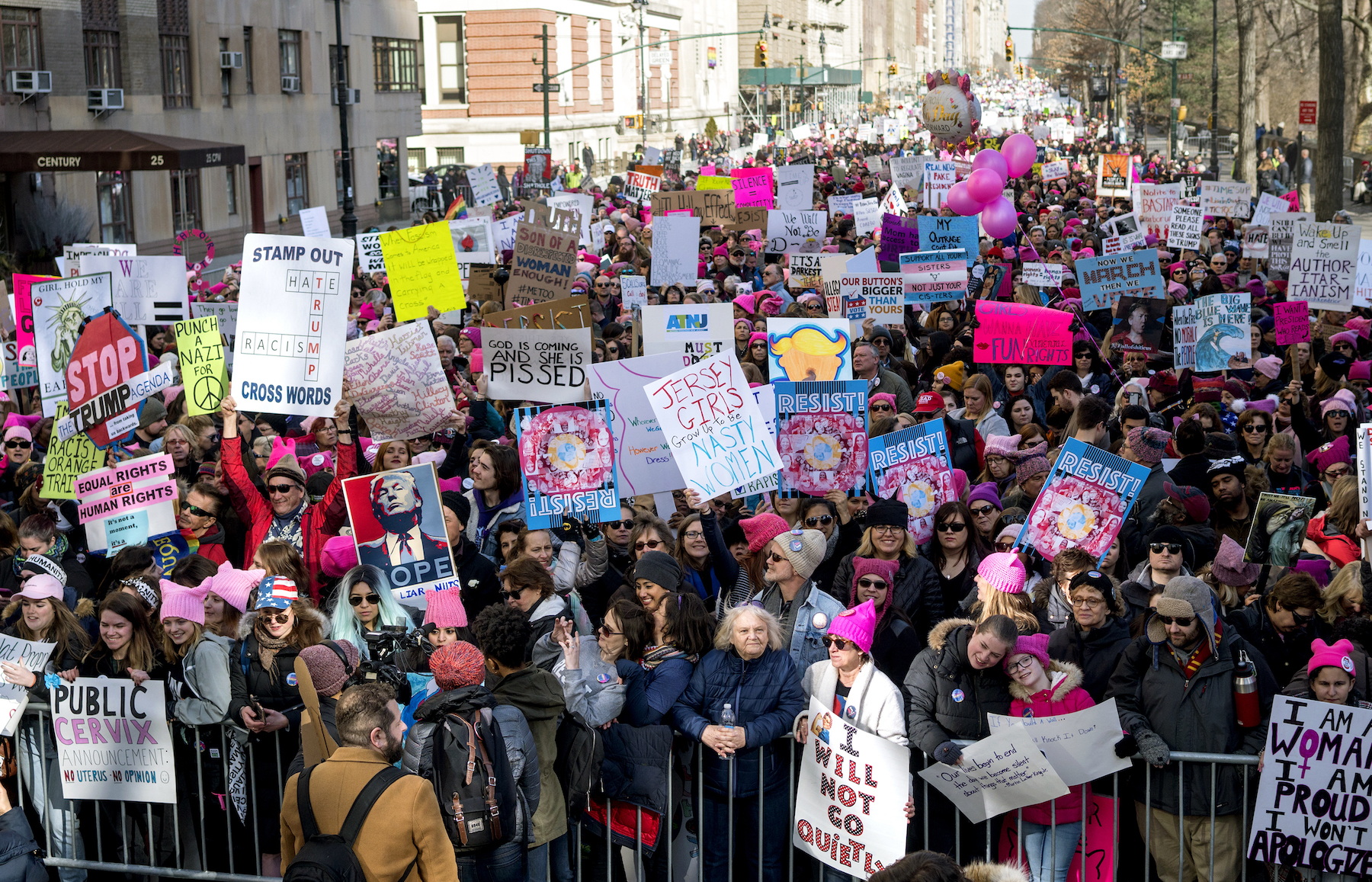Hundreds of thousands gather for New York City women's march