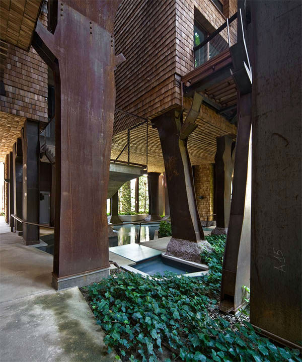 AWESOME! Epic treehouse apartments made for grown ups!