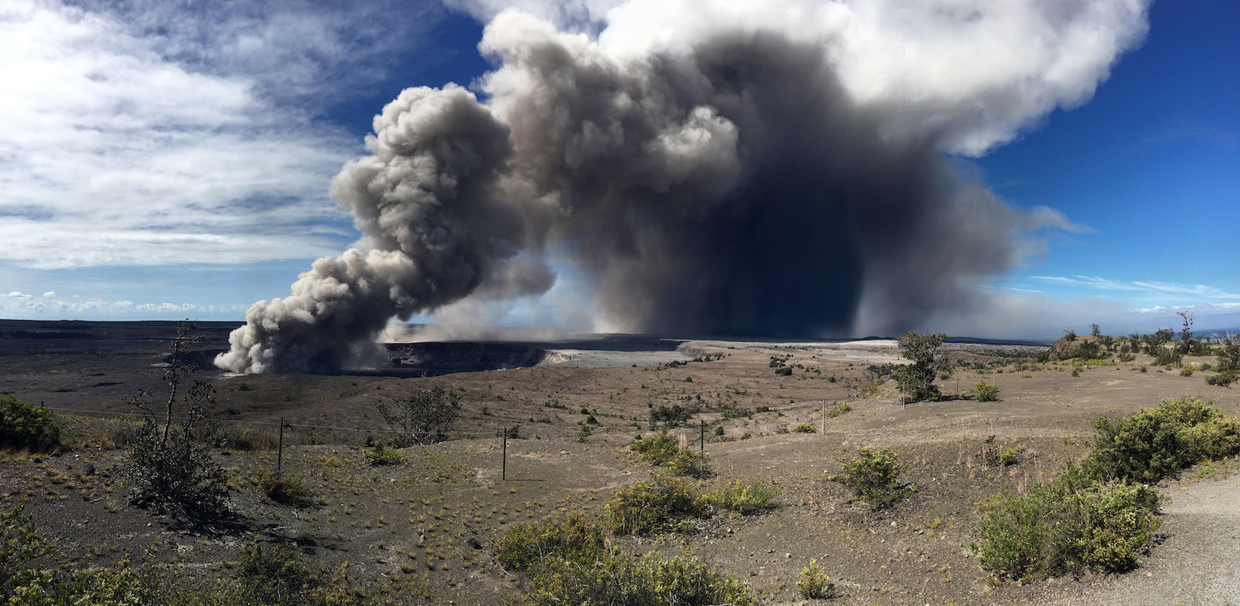 Hawaii volcano erupts from summit, shooting plume of ash | abc13.com1800 x 880