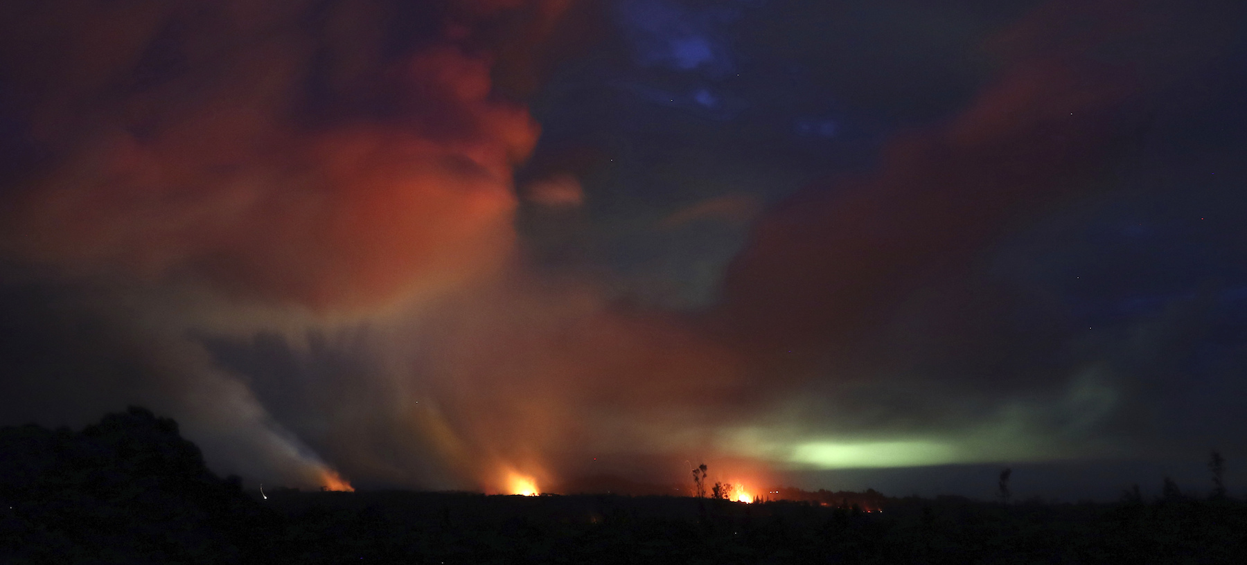 Hawaii volcano erupts from summit, shooting plume of ash | abc13.com1800 x 816