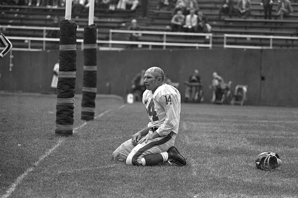 <div class='meta'><div class='origin-logo' data-origin='none'></div><span class='caption-text' data-credit='Dozier Mobley/AP'>Hall of Fame quarterback Y.A. Tittle has died at the age of 90. Tittle was the NFL MVP in 1963.</span></div>