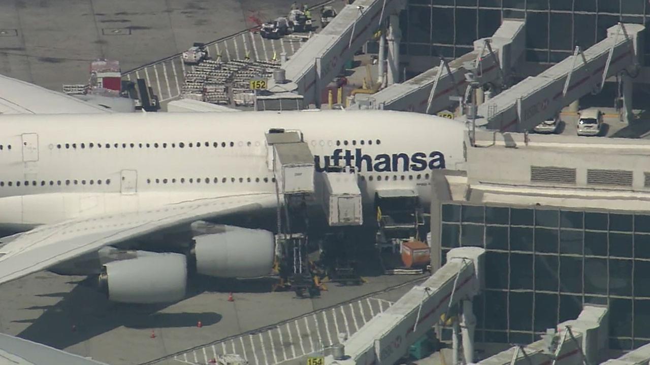 Lufthansa flight has nearmiss with drone on approach to LAX
