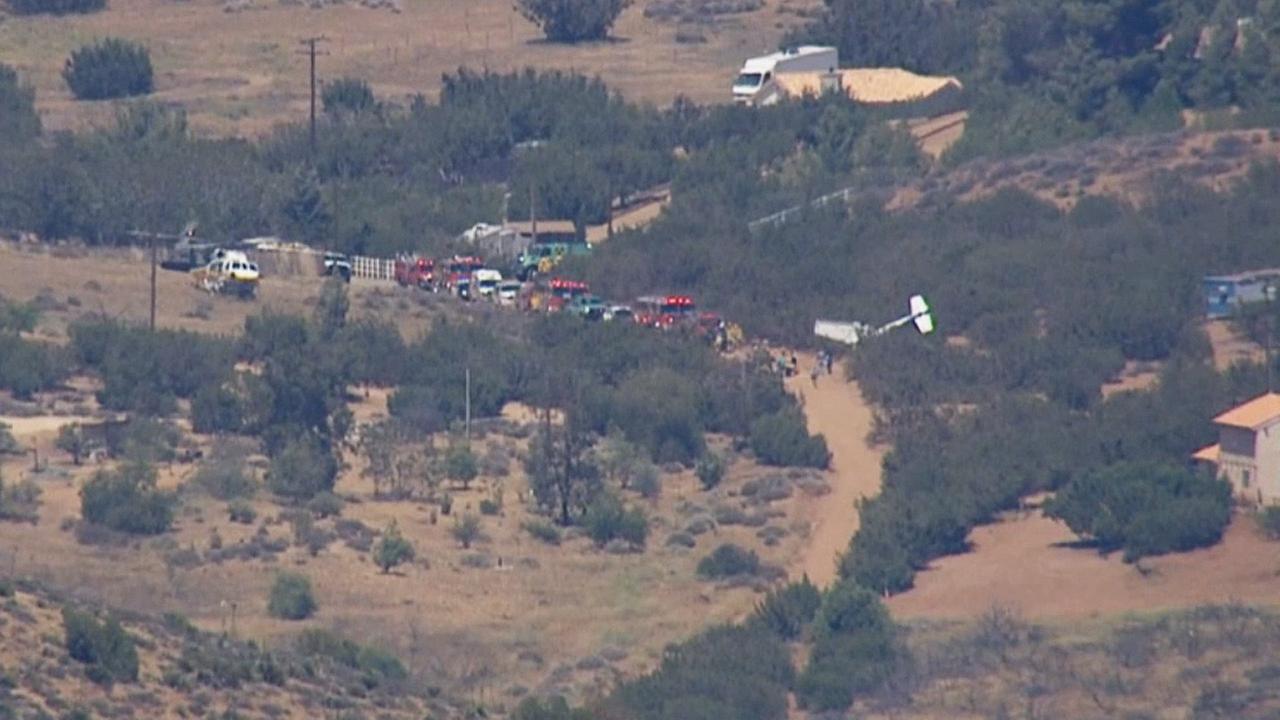 Small plane crashlands in Agua Dulce; 2 injured