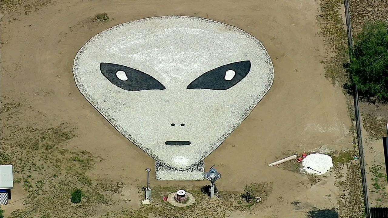 Romoland man creates outofthisworld rock art in backyard