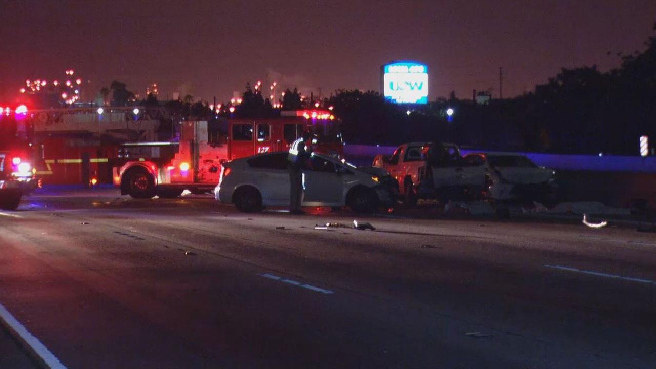 3 Dead In 405 Fwy Crash In Carson Northbound Lanes Shut Down