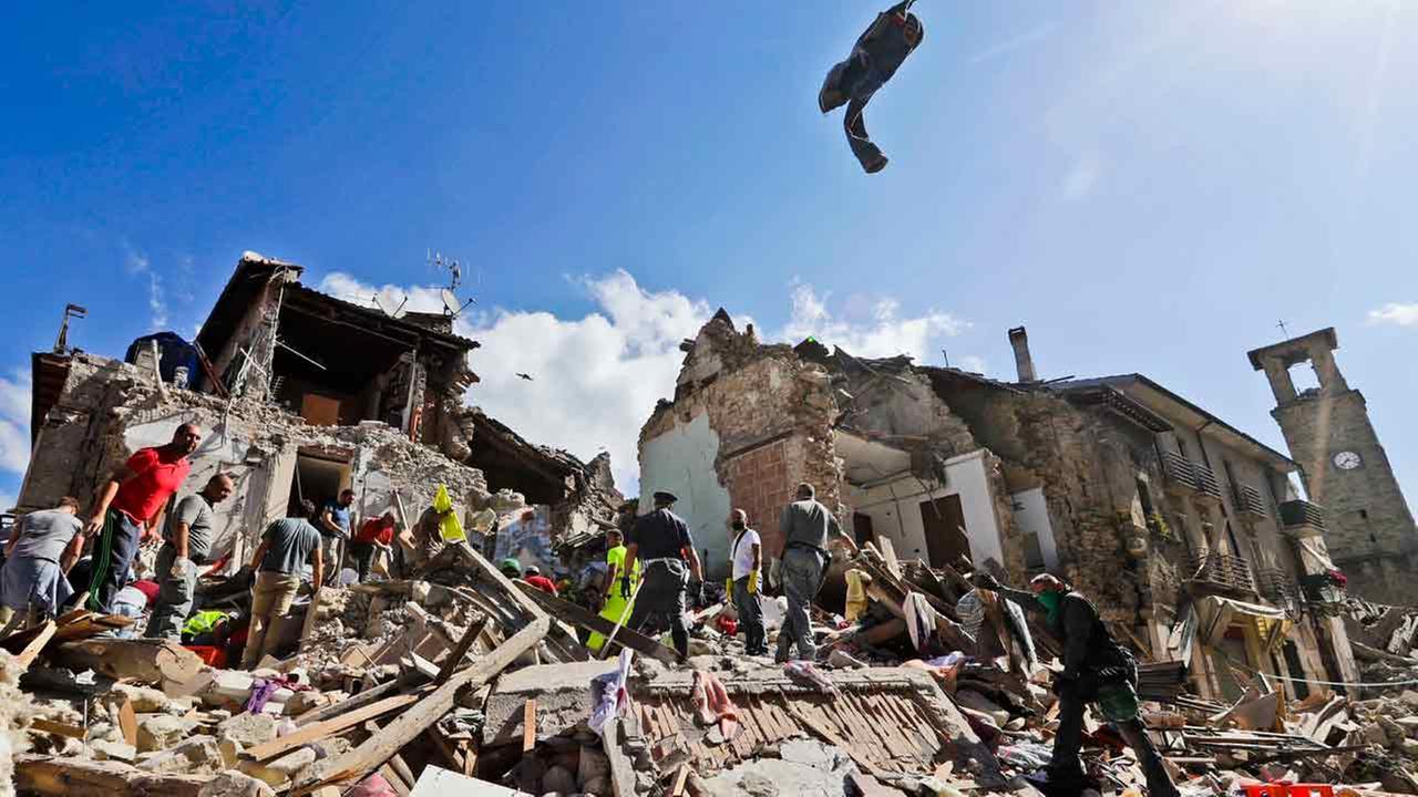 Italy earthquake kills at least 120, reduces towns to rubble