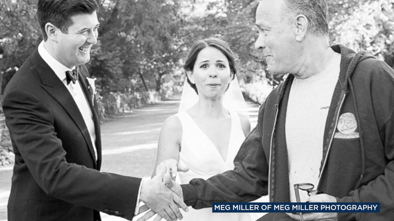 Tom Hanks Crashes Wedding Photo Shoot In Central Park Abc13 Tom Hanks Crashes Wedding Photo Shoot In Central Park