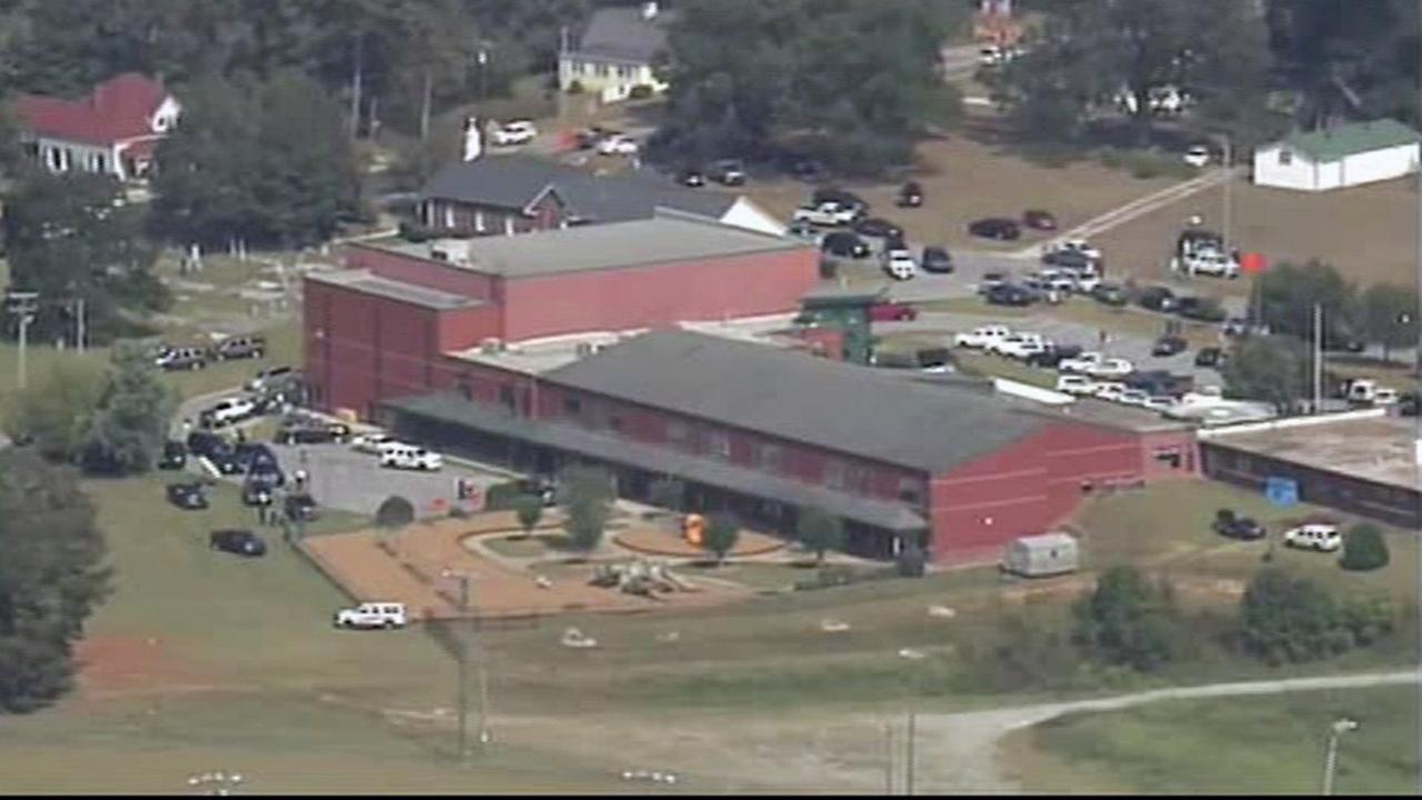 2 students, 1 teacher wounded after SC elementary school shooting