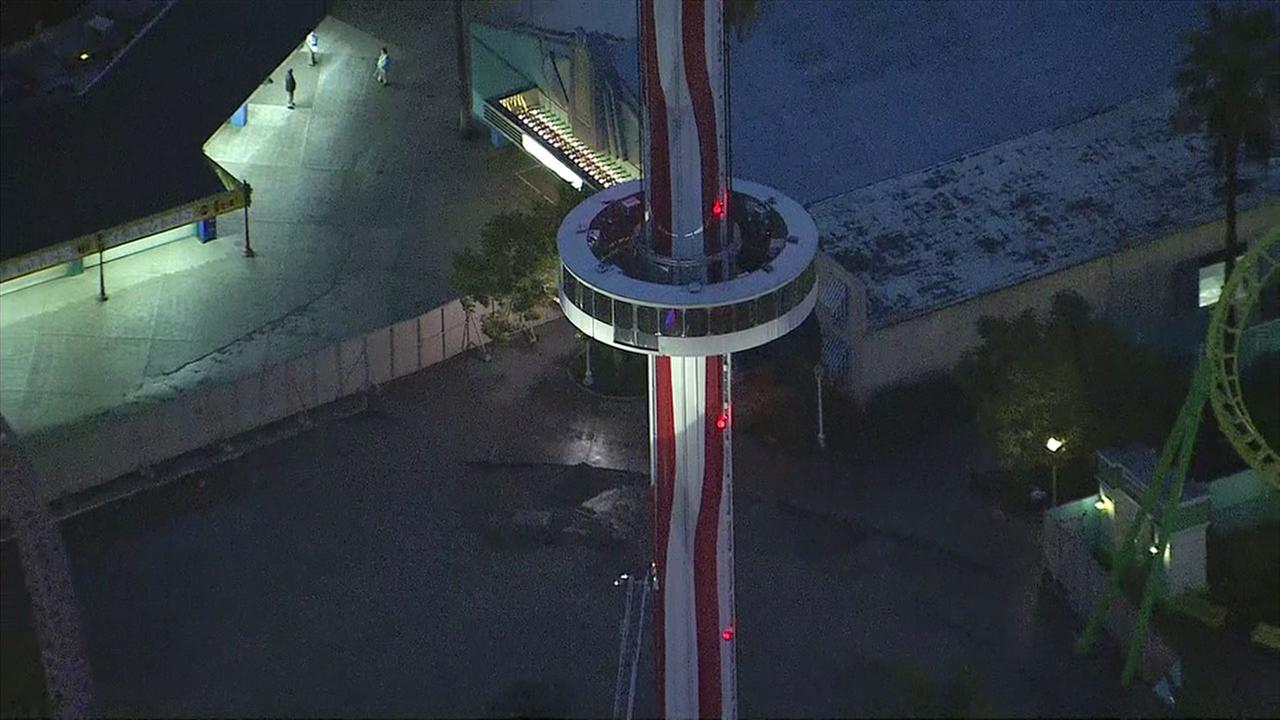 Knott's Berry Farm ride stuck 130 feet in air; passengers rescued