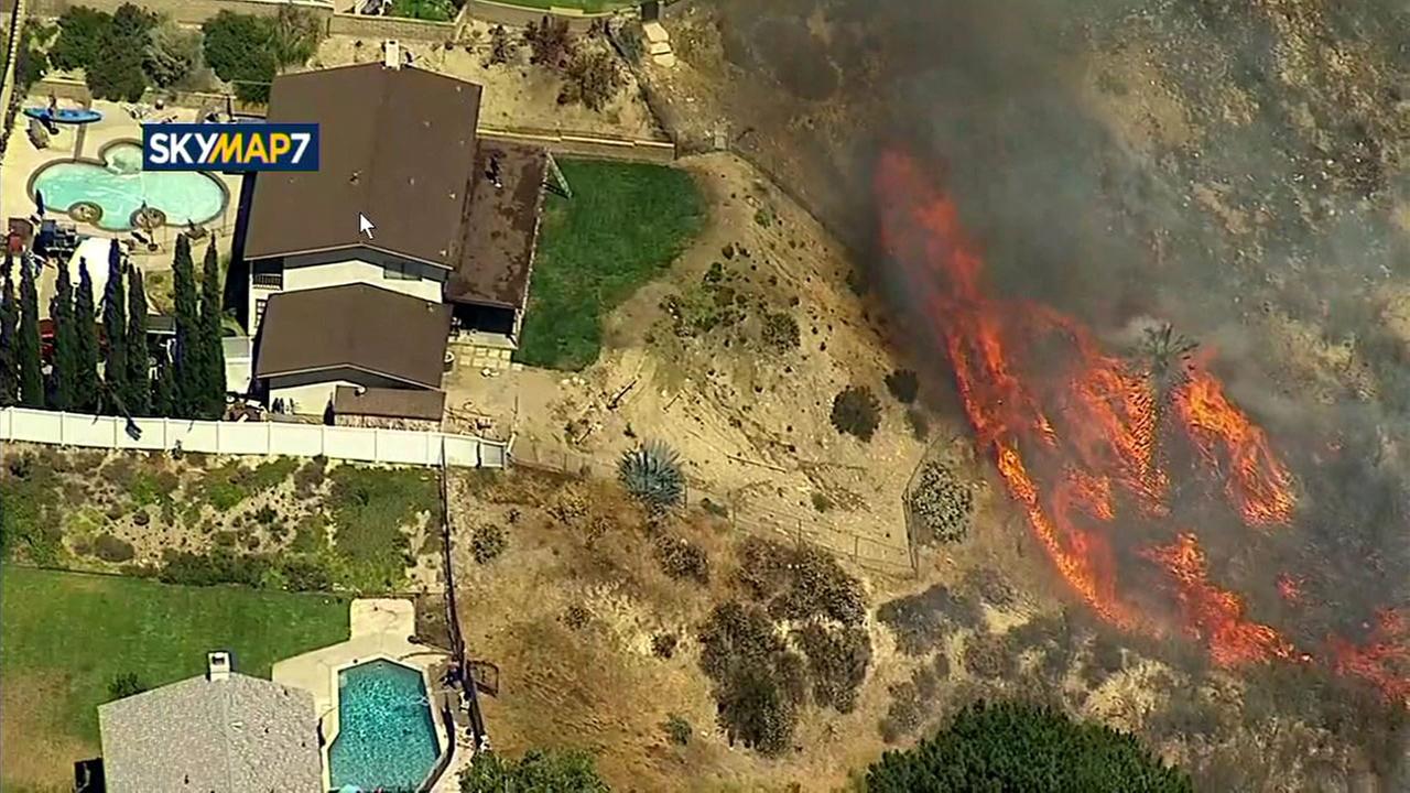 Photos Placerita Fire Burns Near Homes In Santa Clarita Abccom - The Placerita Fire Burns Near The Backyard Of A Home In Santa Clarita Onsunday photos placerita fire burns near homes in santa clarita abccom - the placerita fire burns near the backyard of a home in santa clarita onsunday