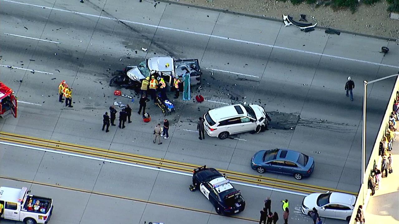 1 Dead After Chase Suspect Driving Wrong Way Triggers 7-vehicle Crash ...