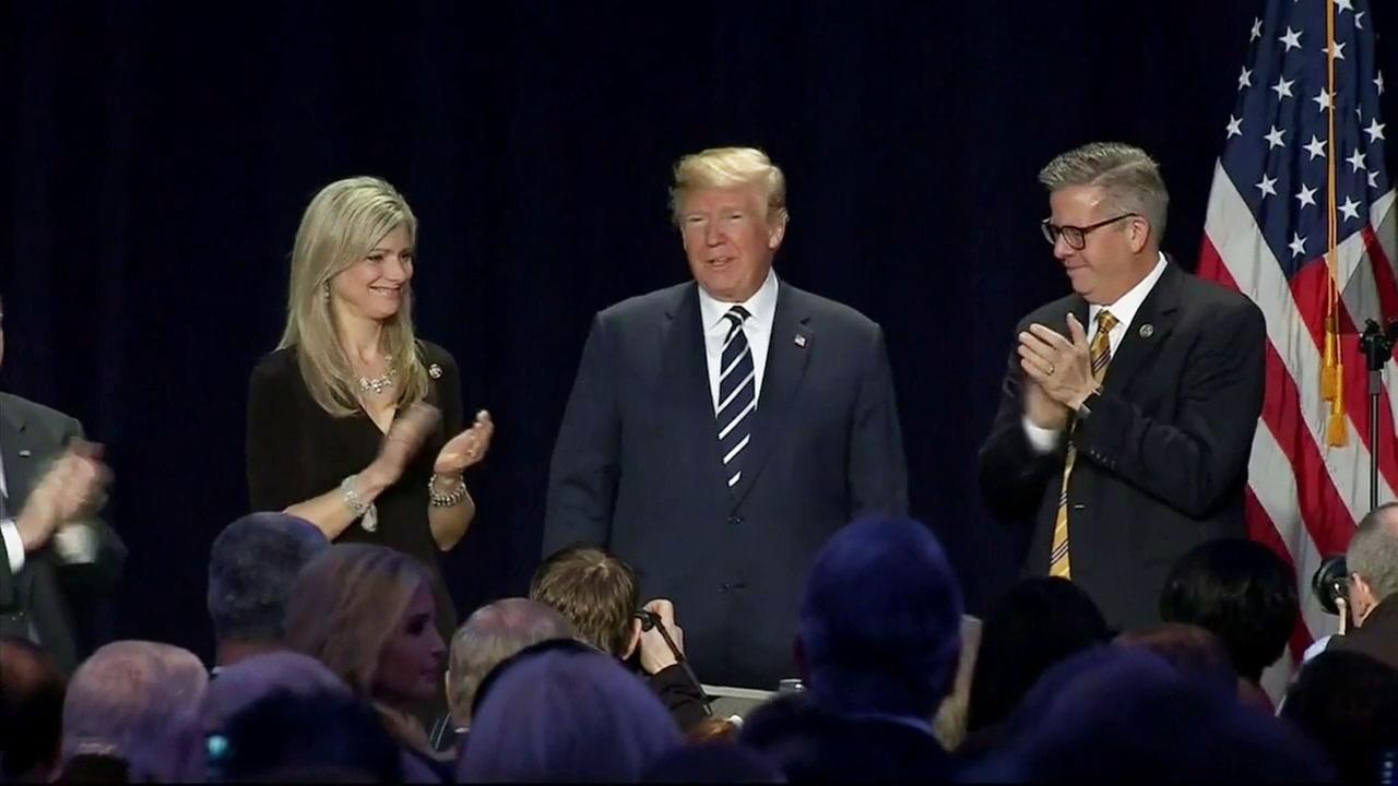 Val Demings gives the closing prayer at National Prayer Breakfast