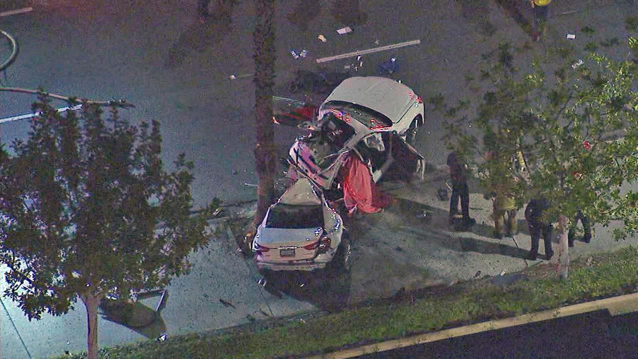 1 dead, 1 seriously injured in violent singlecar crash in Long Beach