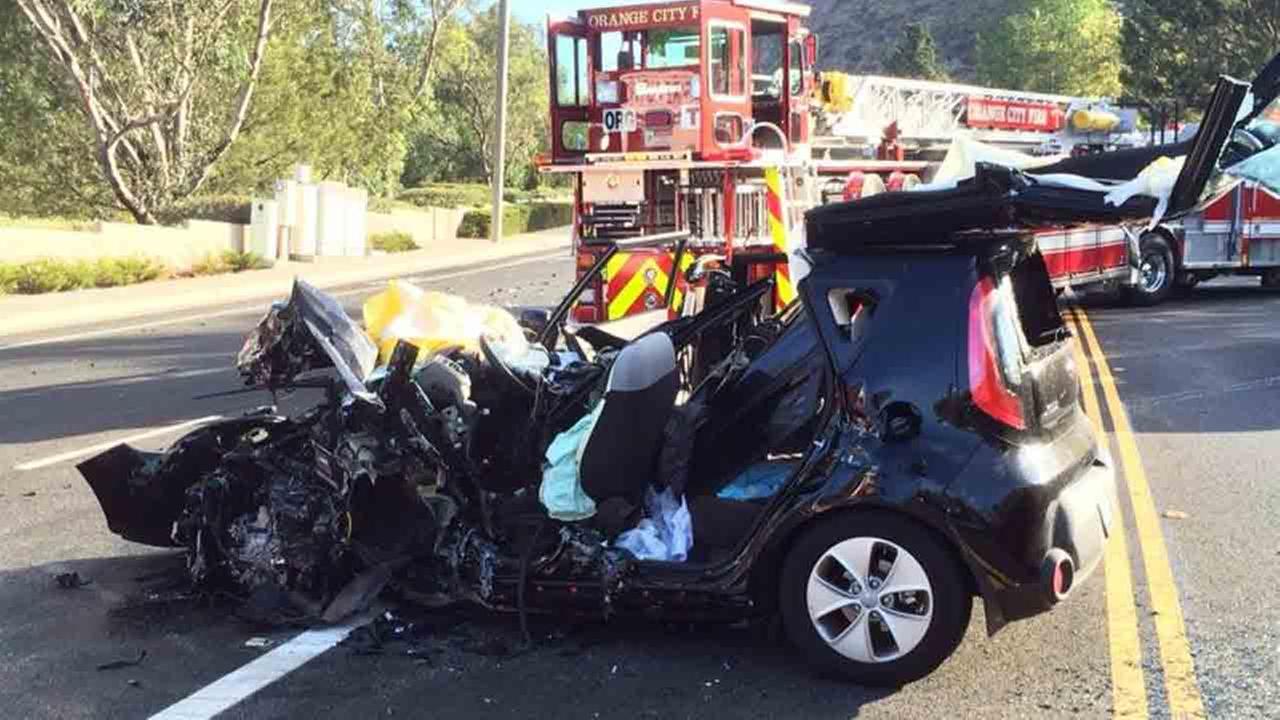 2 extricated from vehicles after crash in Orange