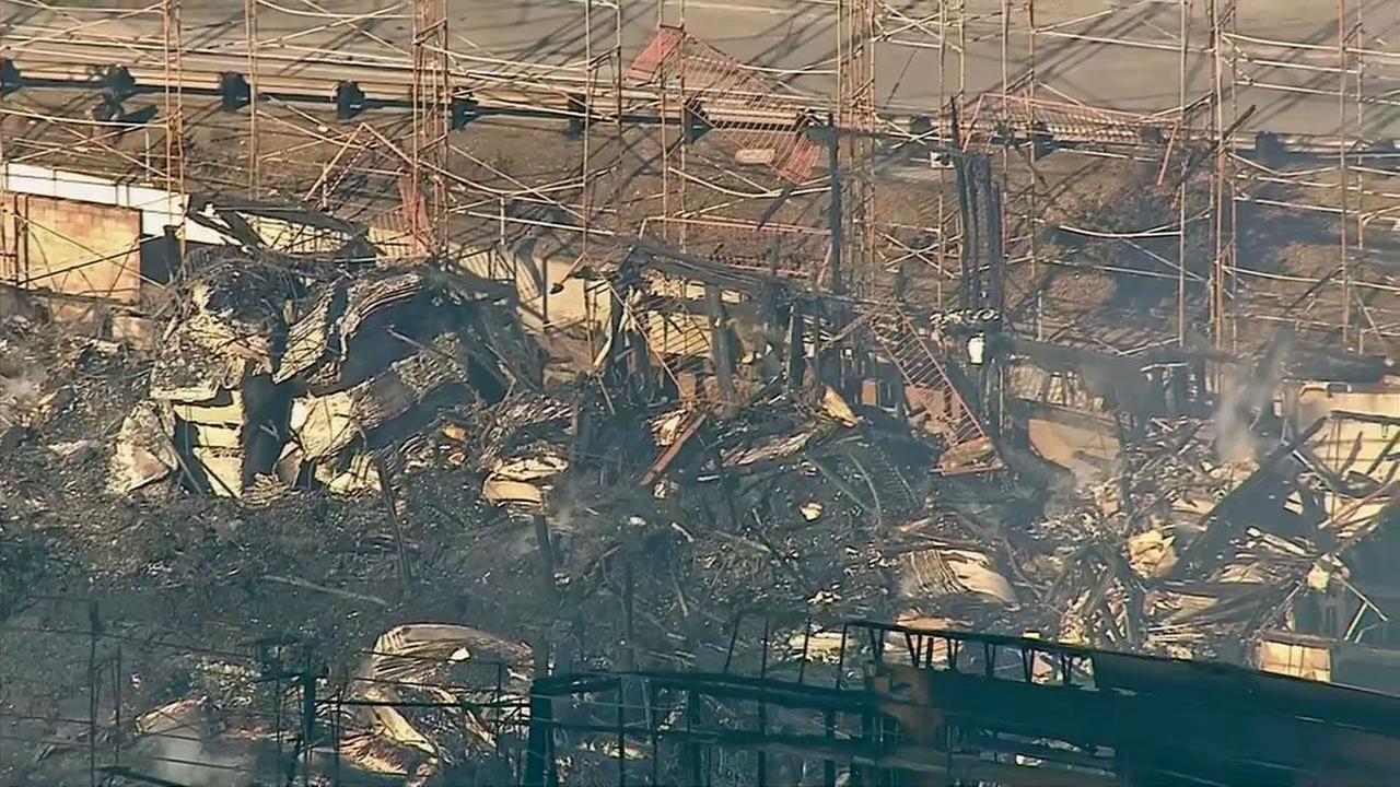 2 fires light up Los Angeles night sky KABC7 Photos and Slideshows