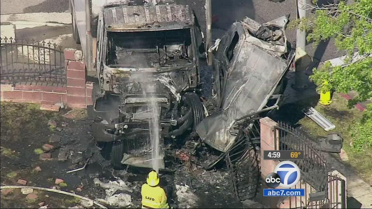 1 Killed, 1 Transported To Hospital After Northridge Crash | Abc7.com