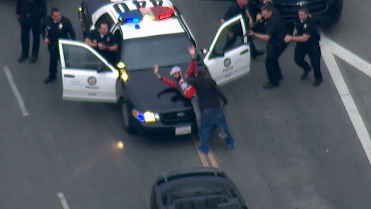 Bizarre slowspeed chase ends when bystander blocks car