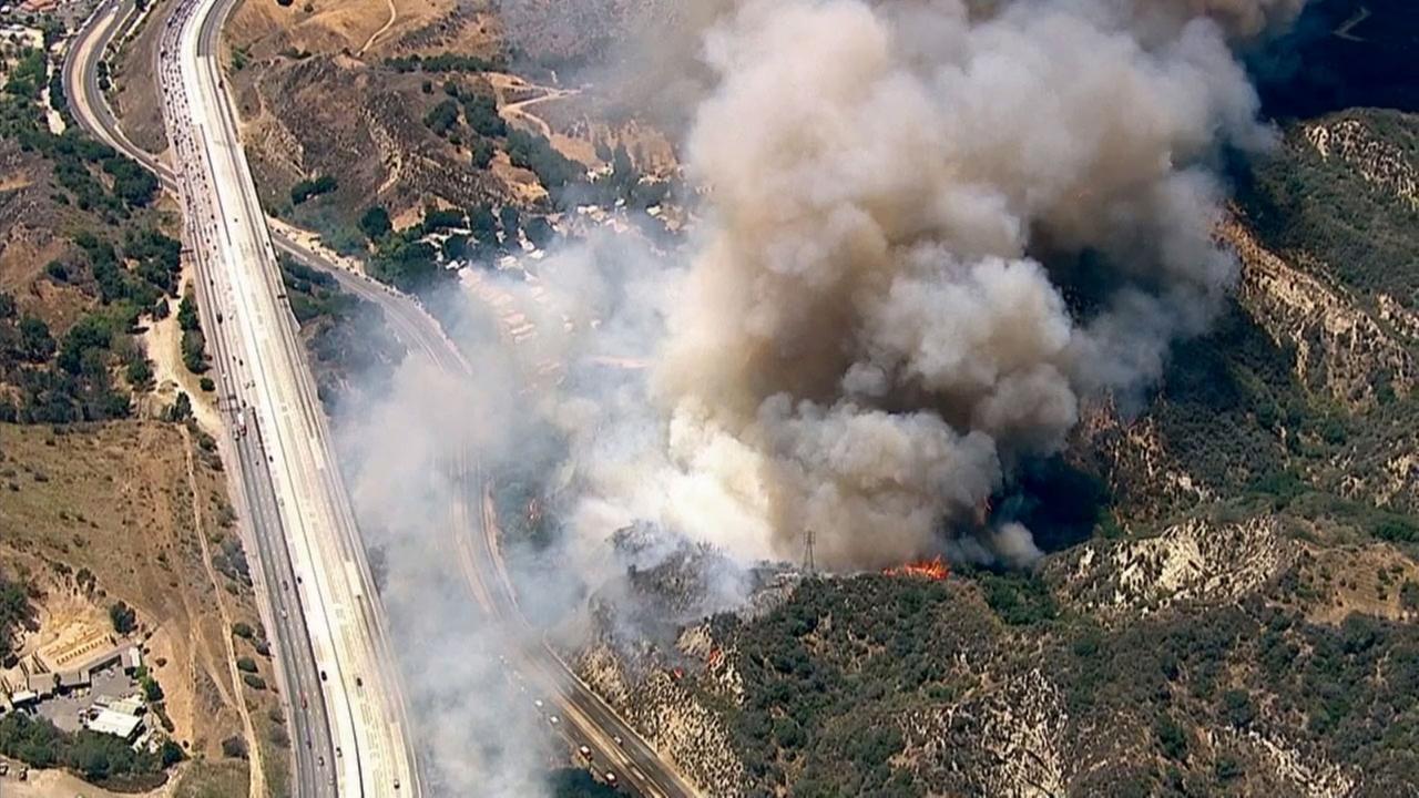 Calgrove Fire In Santa Clarita Abc7eyewitness Photos 3310