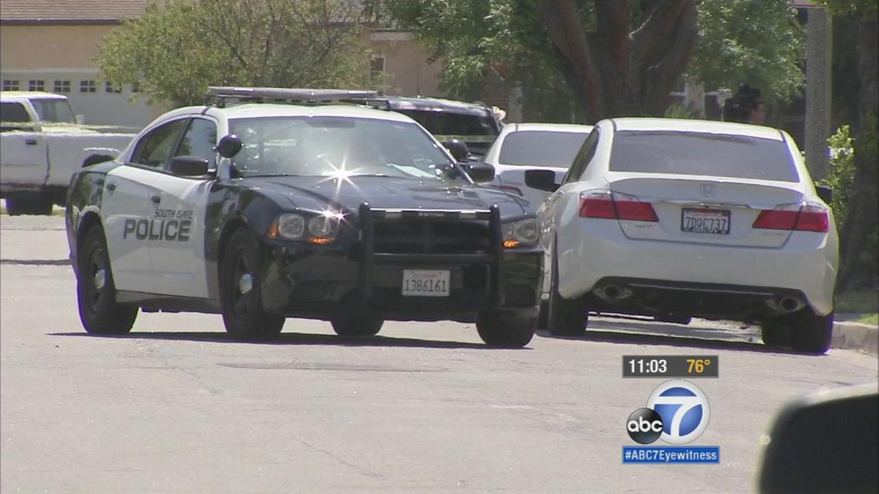 Man shot by South Gate police after residents report intruders in backyard - KABC-TV