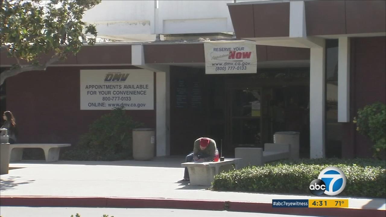 Which DMVs in California are open on Saturday?