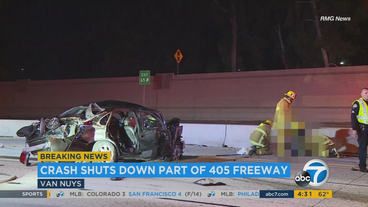 4 hurt, 1 critically, in crash on 405 Fwy in Van Nuys; all