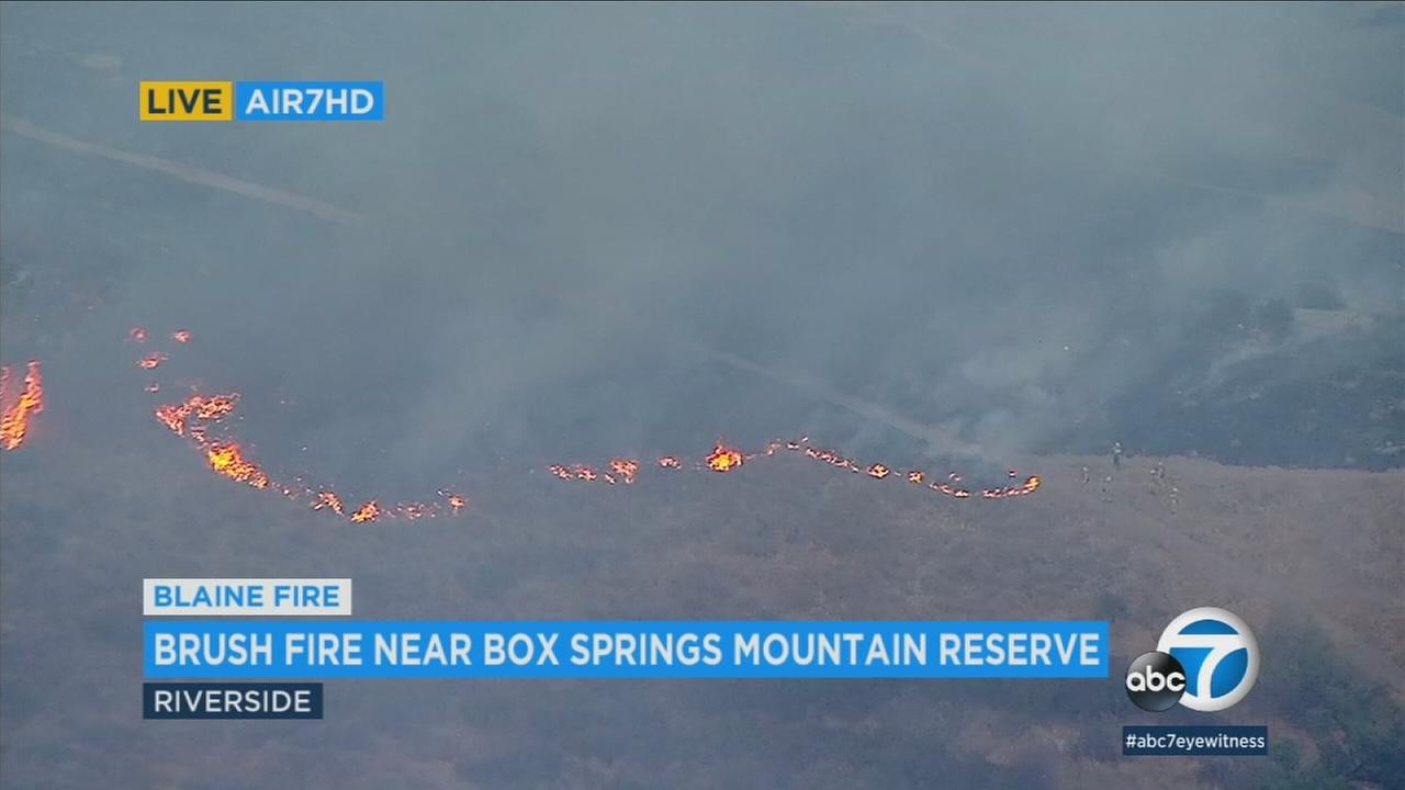 Evacuations Ordered As Brush Fire Burns 1 000 Acres In Riverside