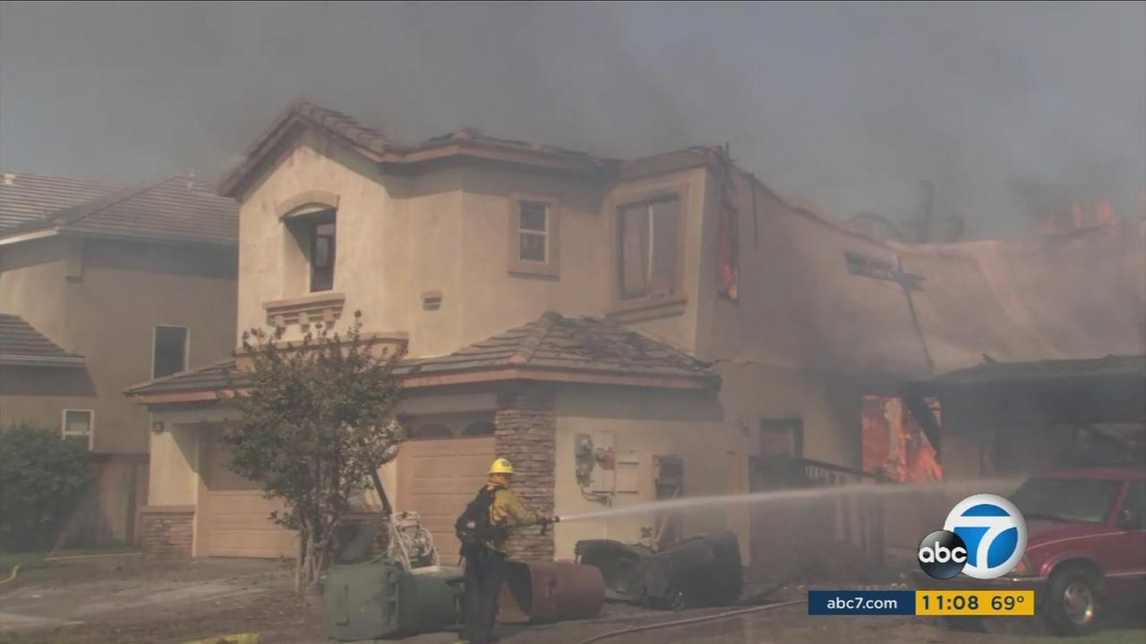 Anaheim Hills fire grows to 6,000 acres, burns multiple homes