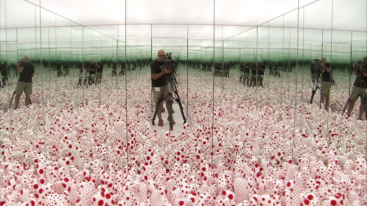 Get A Sneak Peek Inside Yayoi Kusamas New Infinity Mirrors Exhibit At The Broad 1953