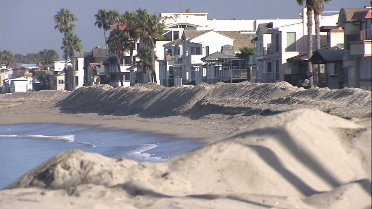Waves cause coastal damage, flood homes in Seal Beach