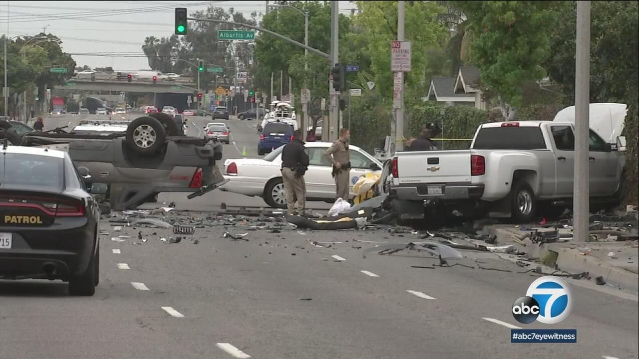 2 men killed, 1 person hospitalized in multivehicle crash on street in