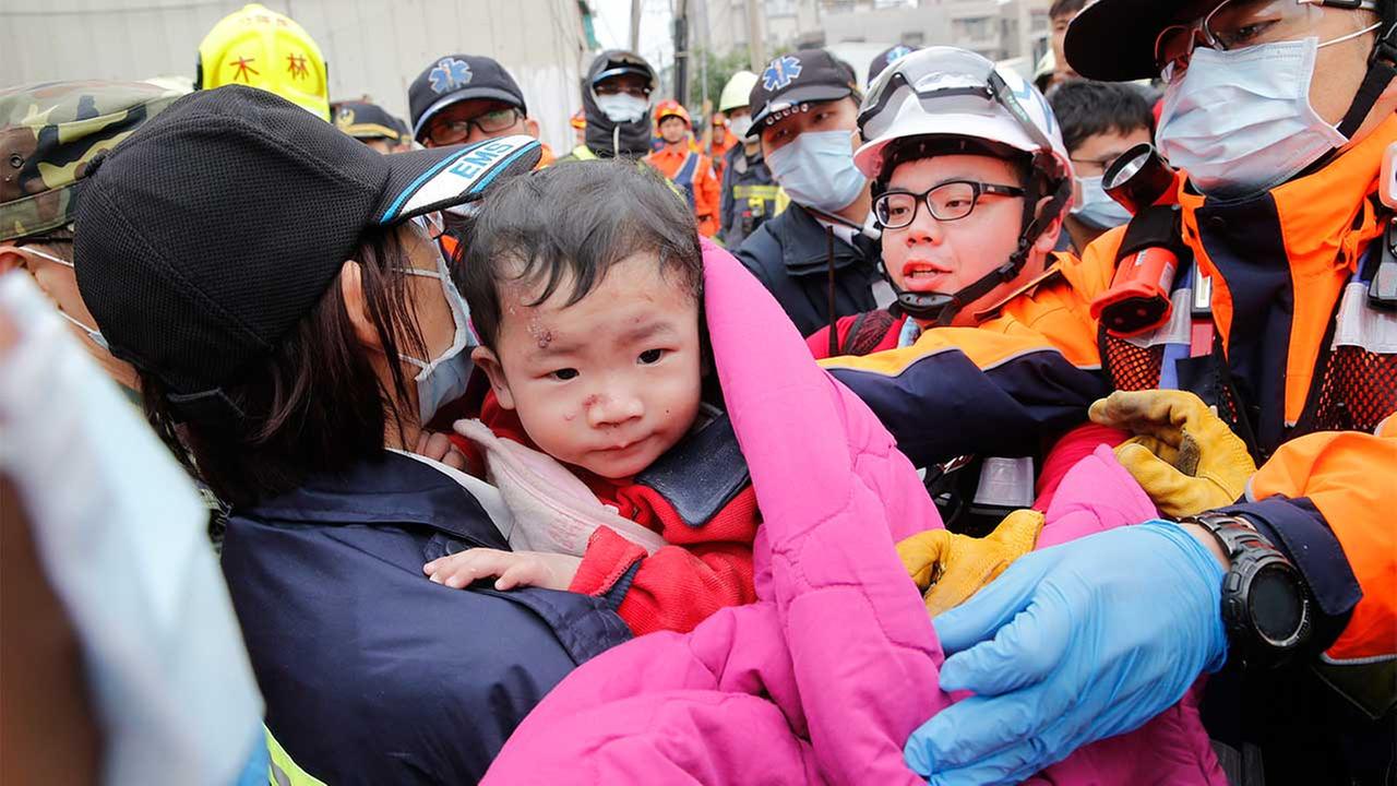 5 dead, hundreds rescued and injured as quake rattles Taiwan