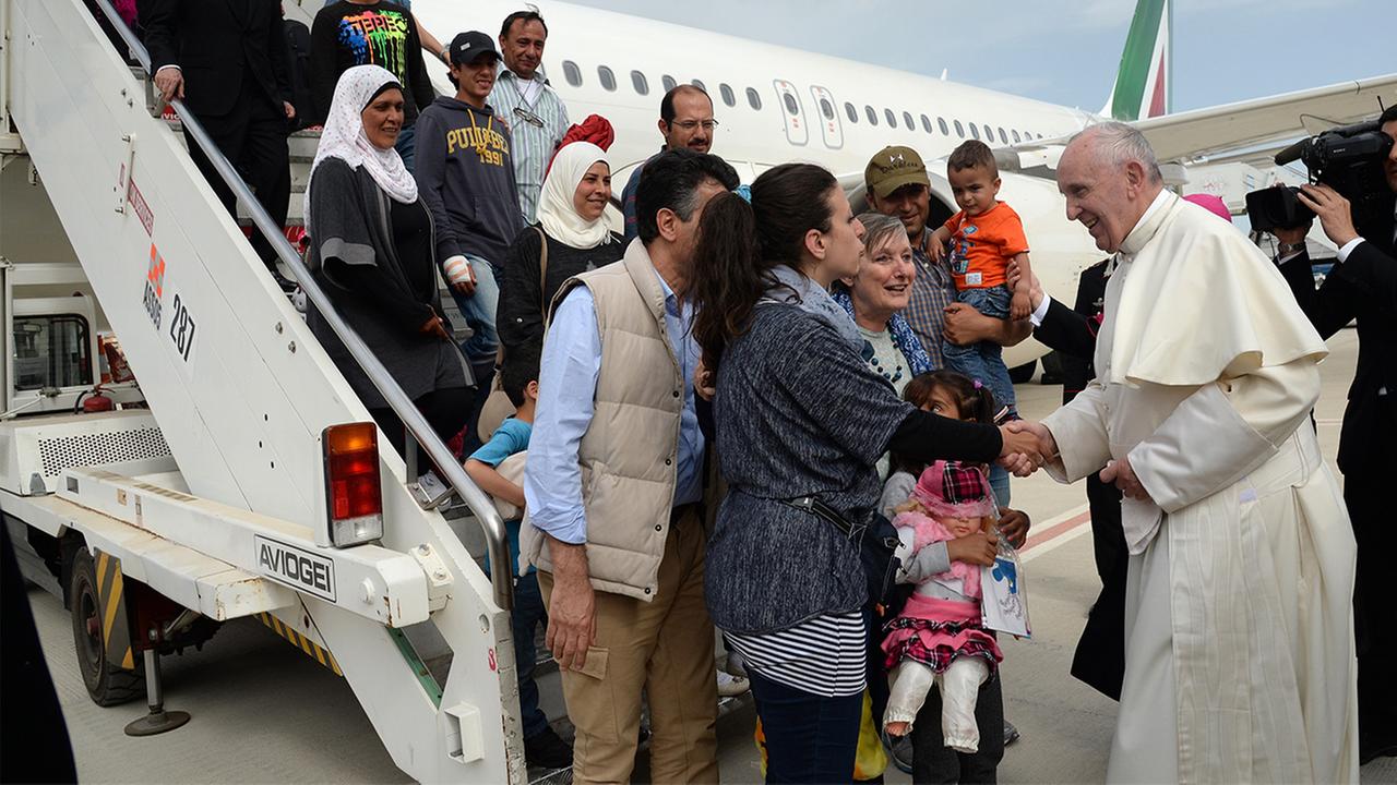 Pope brings 12 Syrian refugees to Italy in lesson for Europe