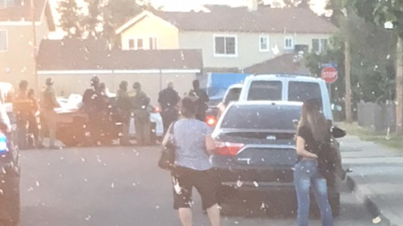 Car theft suspect barricades self inside Selma home