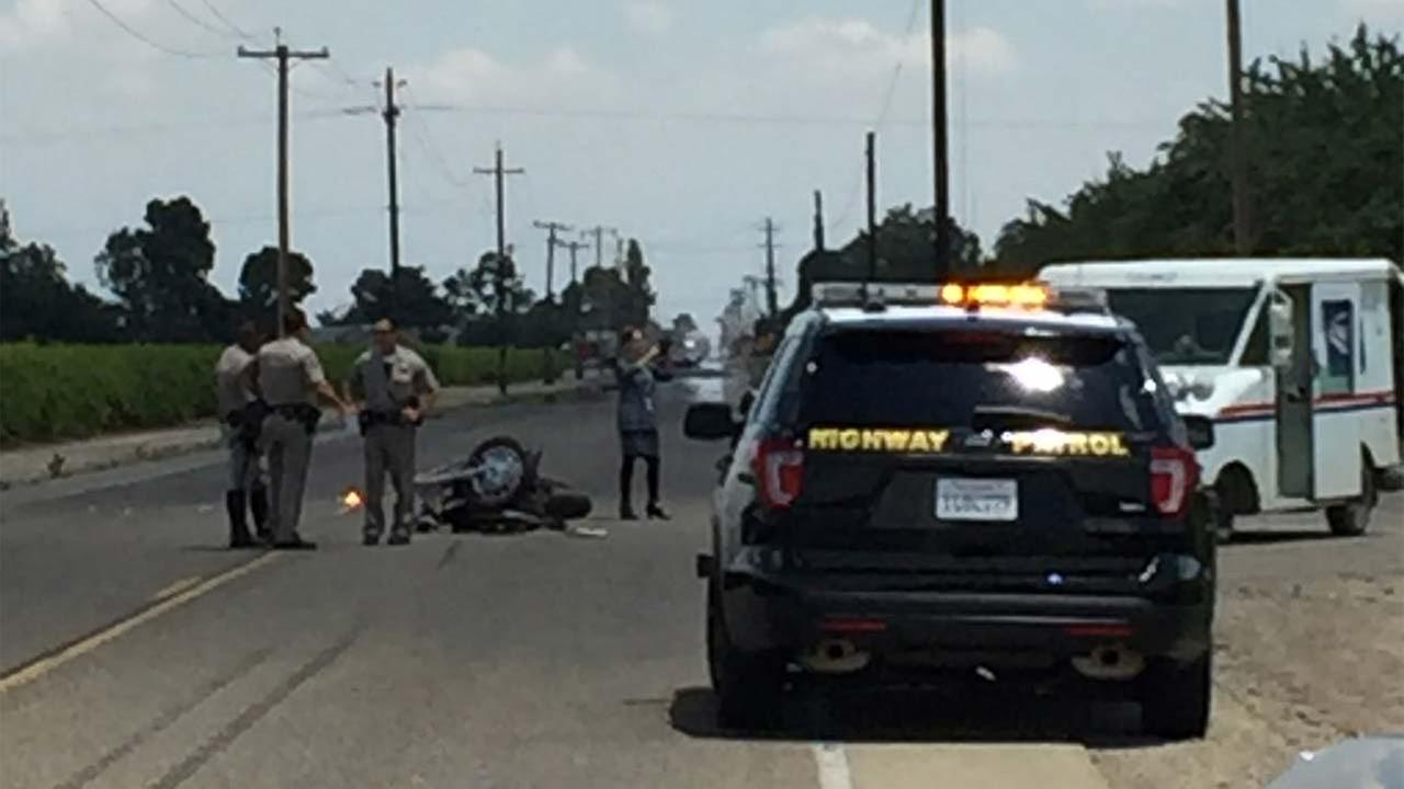 Motorcyclist dies after colliding with mail truck near Easton