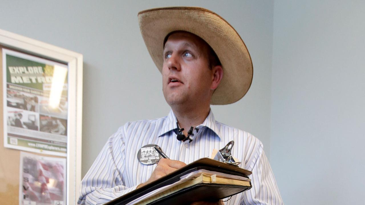 Militia occupies federal building in Oregon following protests