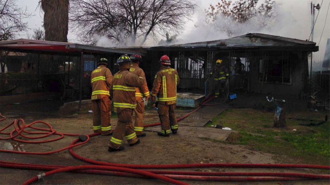 Large fire destroys abandoned home in Sanger
