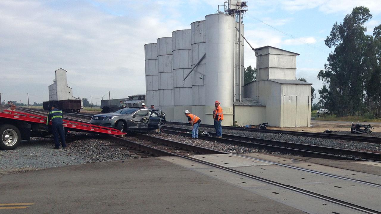 Train hits vehicle near Madera