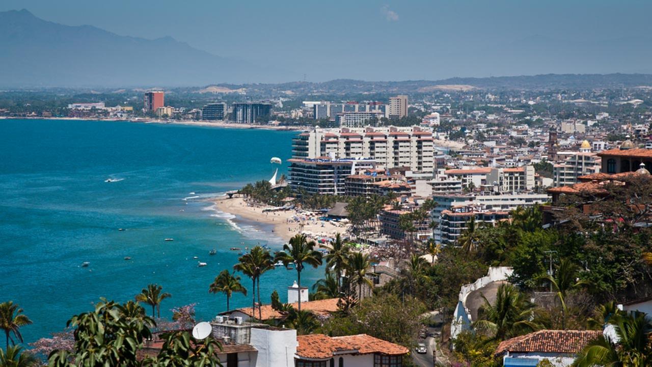 Gunmen abduct people from Puerto Vallarta restaurant