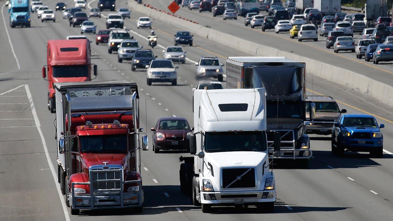 US wants to force lower speeds on truck and bus drivers