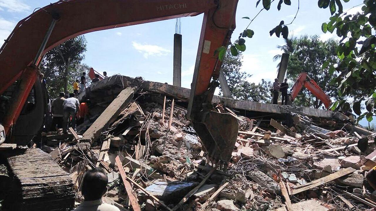 Frantic rescue after quake kills 97 in Indonesia's Aceh
