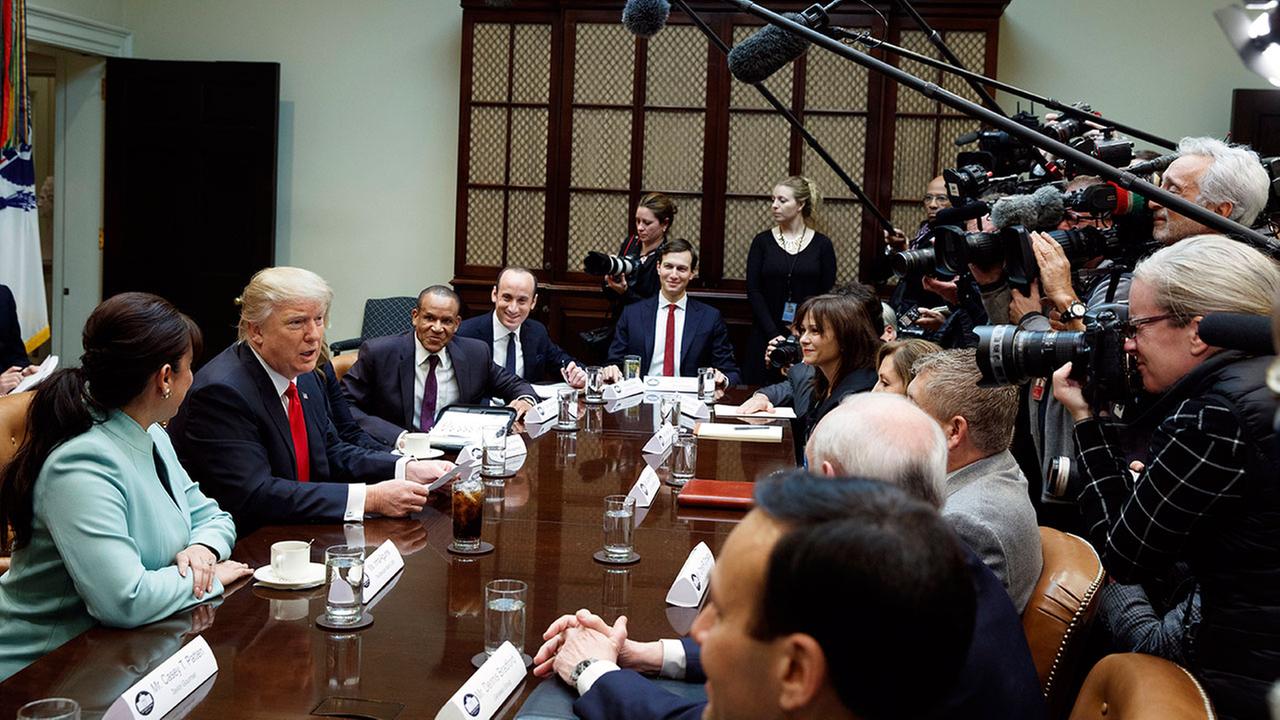 Trump signs executive order that aims to cut small business regulations