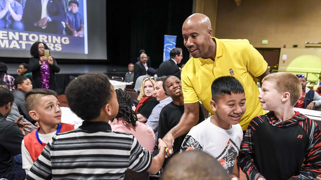 Community Mentors Support Students