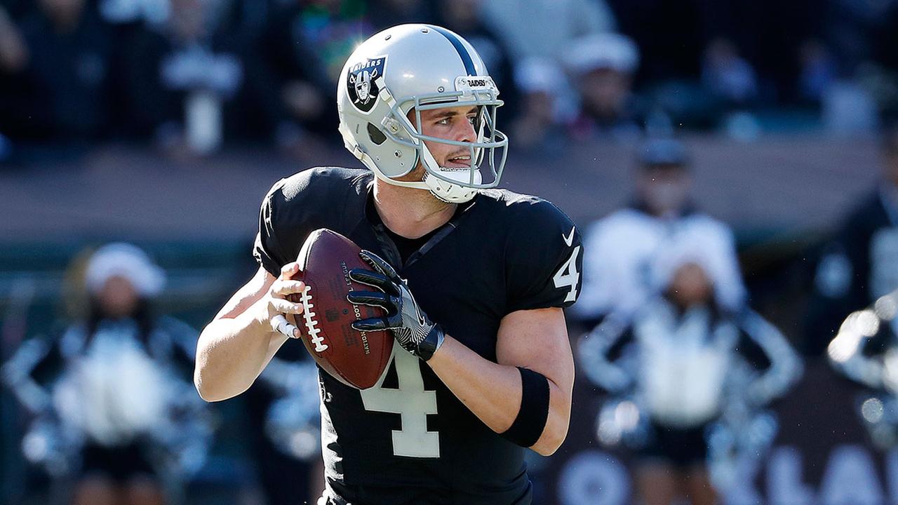 Raiders, QB Derek Carr agree to monster contract