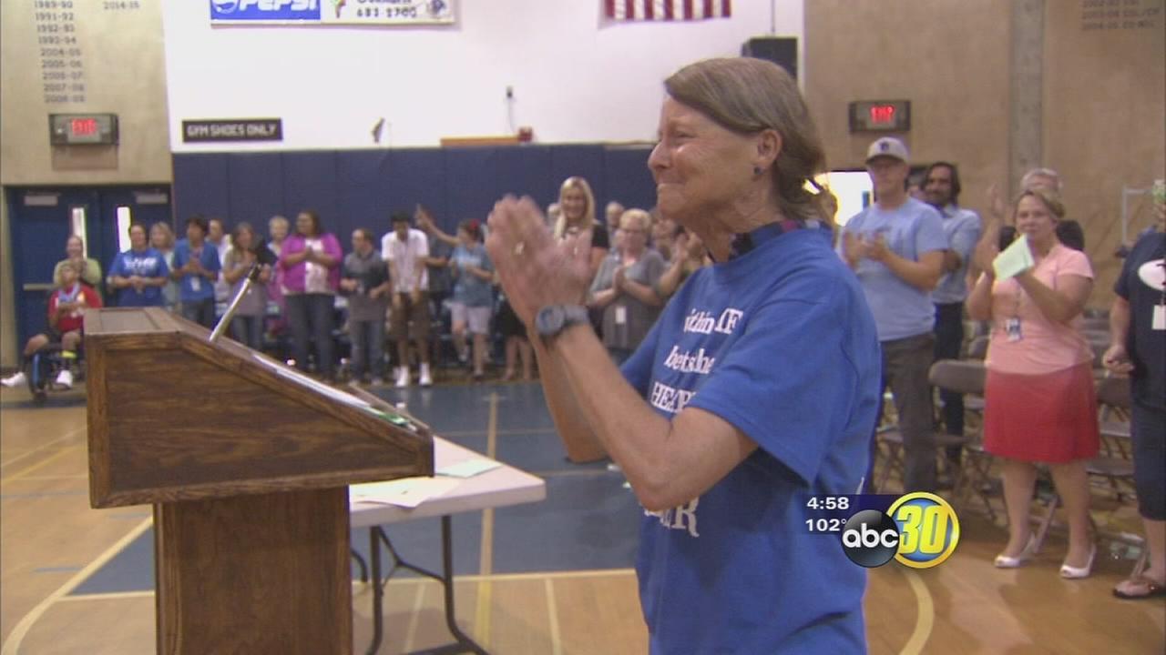 Oakhurst school sends off beloved teacher after 40 years in the classroom - KFSN-TV