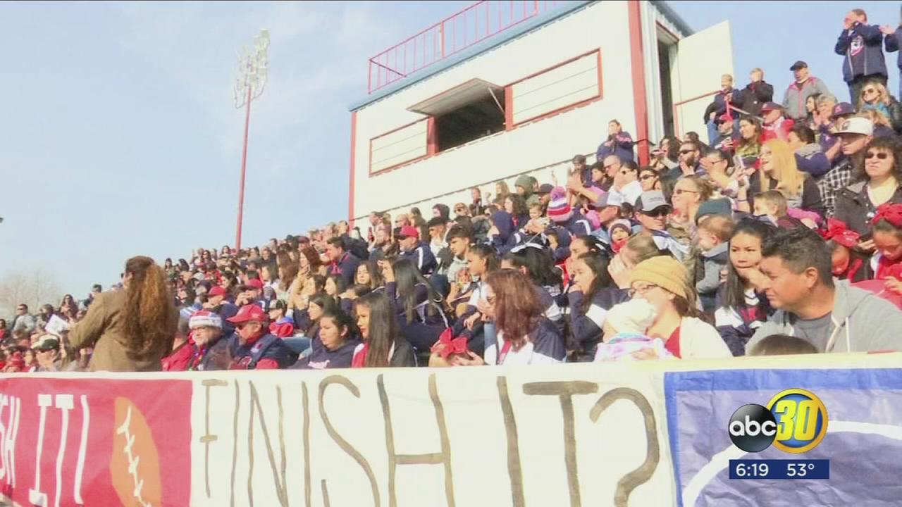 122317-kfsn-6p-strathmore-parade-vid_1