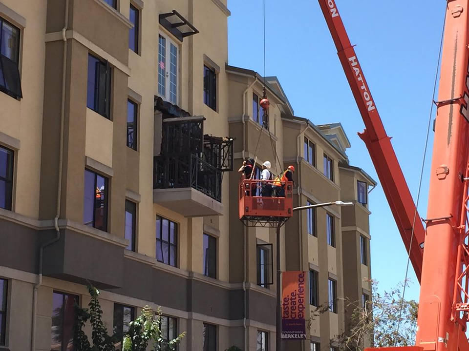 Crews examine a balcony that collapsed and killed and injured several people in Berkeley, Calif. on June 16, 2015. <span class=meta>KGO-TV/Elissa Harrington</span>