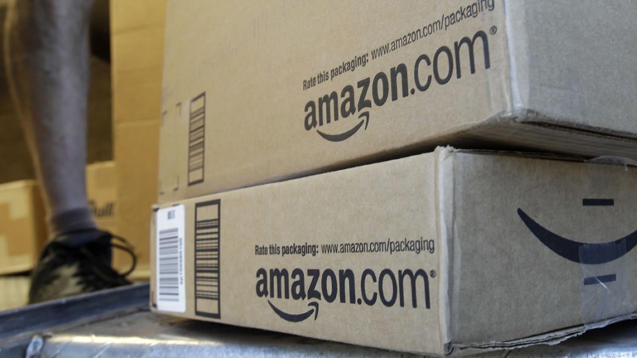 Amazon opens new pickup location at UIC