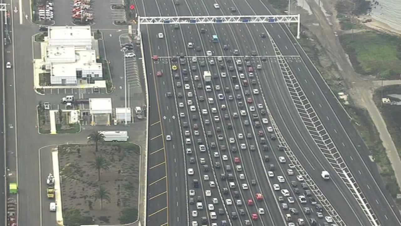 Metering Lights at Bridge Toll Plaza [warning large gif] r/CitiesSkylines